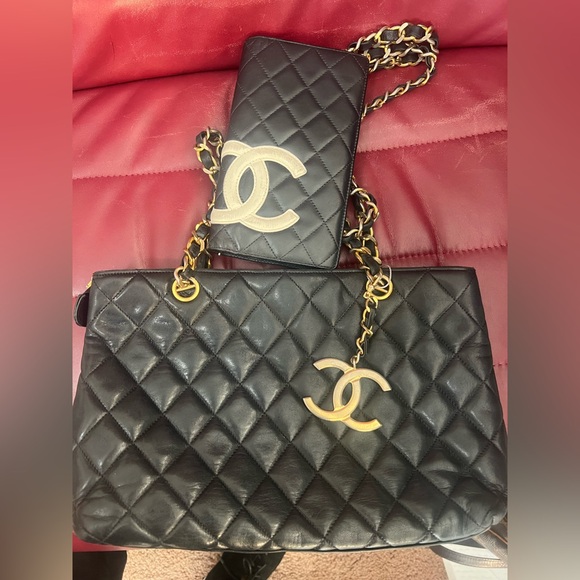 🏆💎💯 CHANEL Matelasse Black Lambskin Shoulder Bag - Picture 16 of 16
